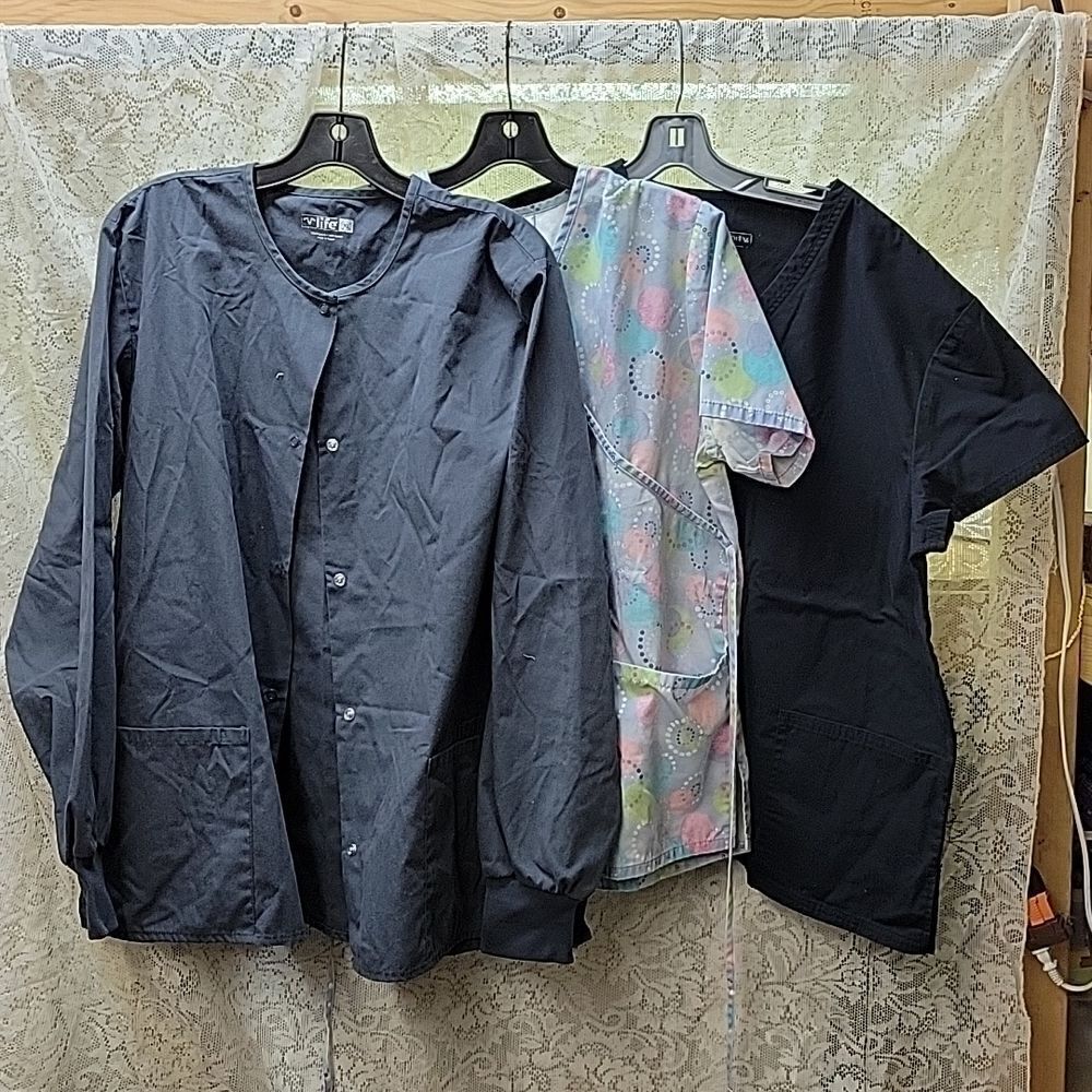 3 scrubs tops VLife, SB Scrubs Scrubfinity brands size XL‎